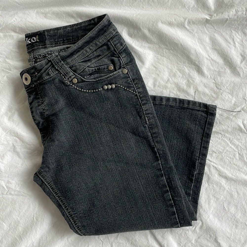 Black cropped jeans